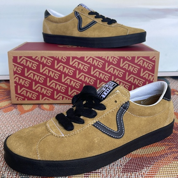 Vans Men’s Sport Low
Suede Antelope
VN000CQR5QJ
Sneakers - Picture 2 of 16